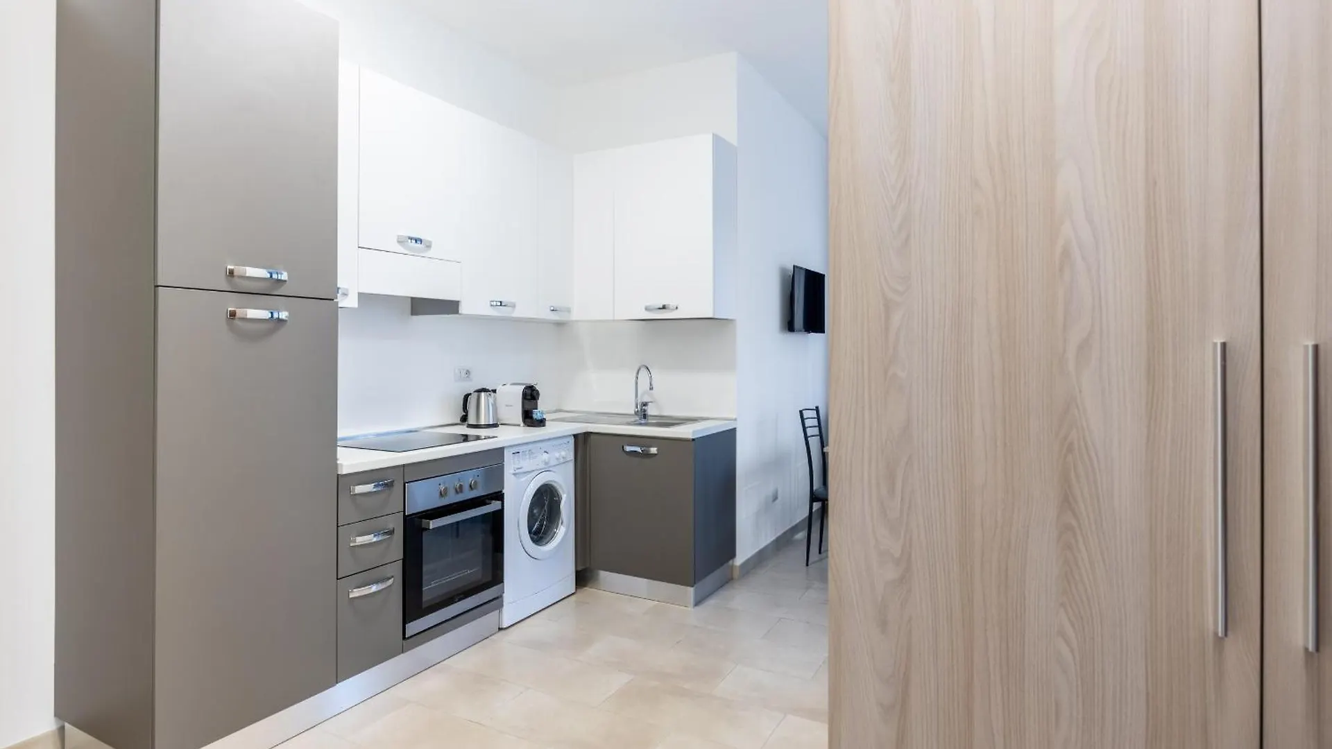Cesano Boscone- One-Room Flat, Wi-Fi E Netflix Apartment Cesano Boscone