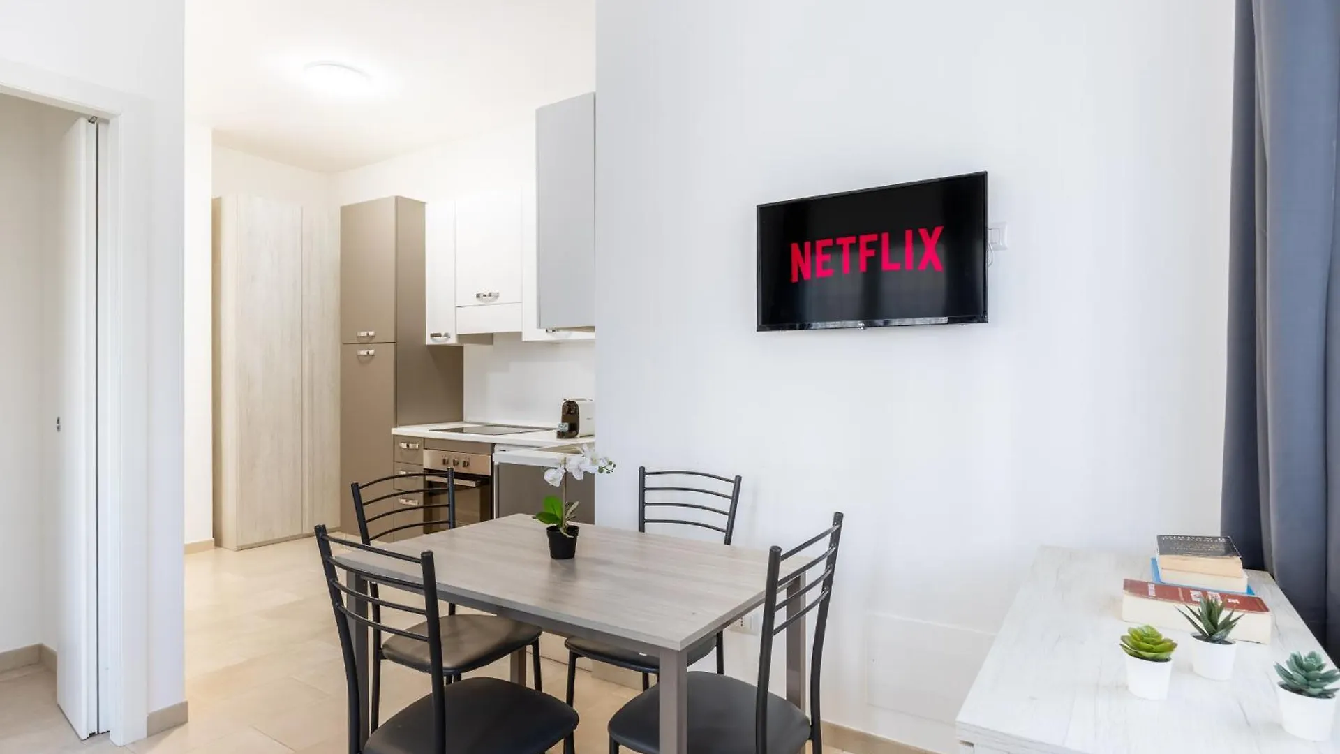 Apartment Cesano Boscone- One-Room Flat, Wi-Fi E Netflix Italy